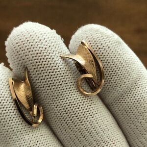 1/20 14Kt Gold Filled Screw-On Earrings